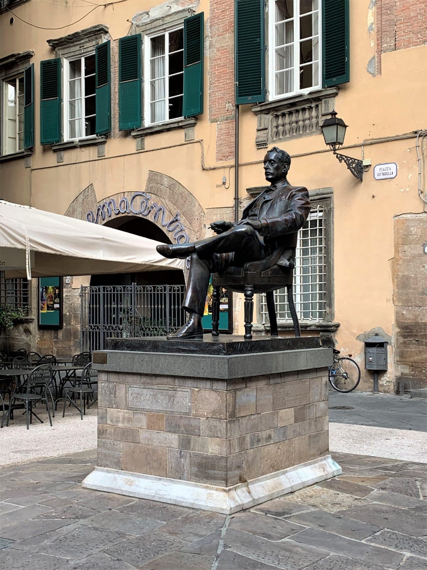 Puccini Statue outside musuem