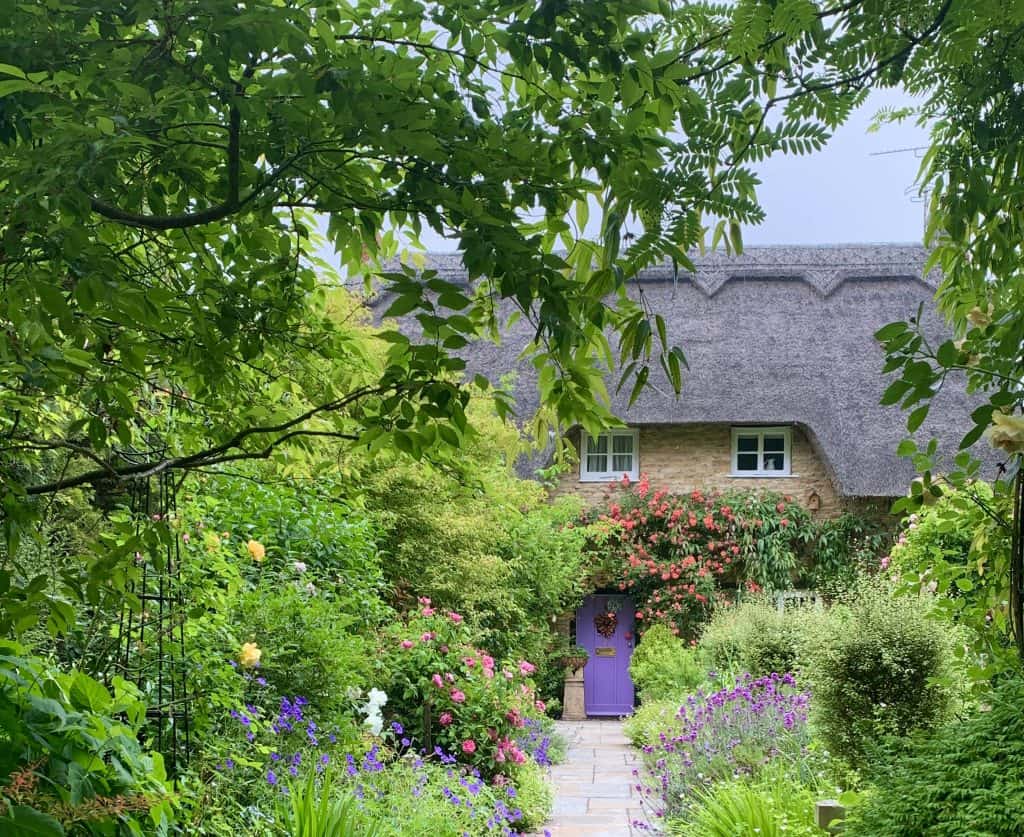 Pretty Cottage with Purple door