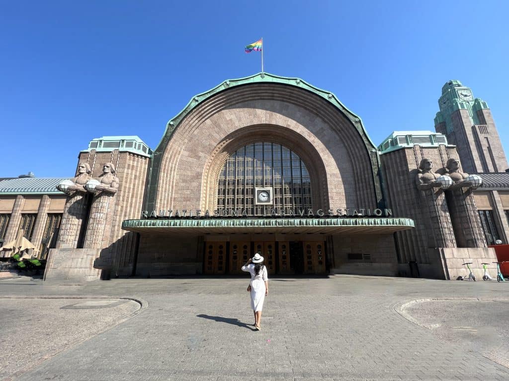 Visit Helsinki Sustainably: Central Railway station exterior