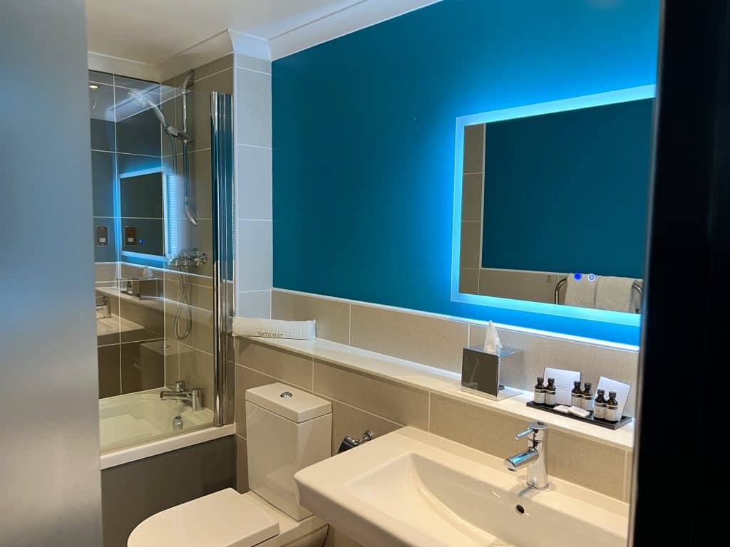 Rutland Hall Hotel & Spa Superior Double Lakeview Bathroom