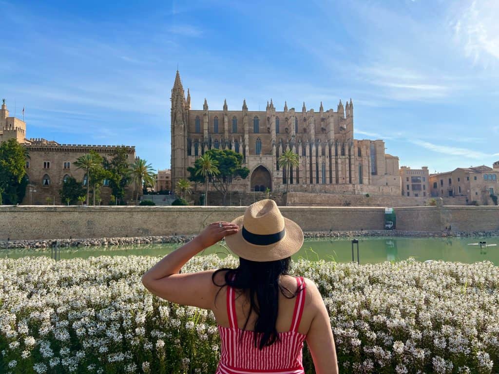 Bejal in front of Parc de la Mar looking at Palma de Mallorca Cathedral