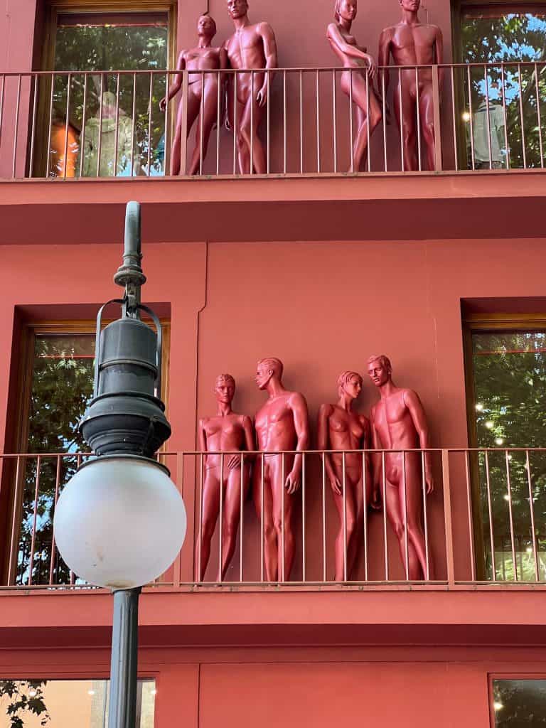Red Mannequins on a balcony on Paseo del Born red statues