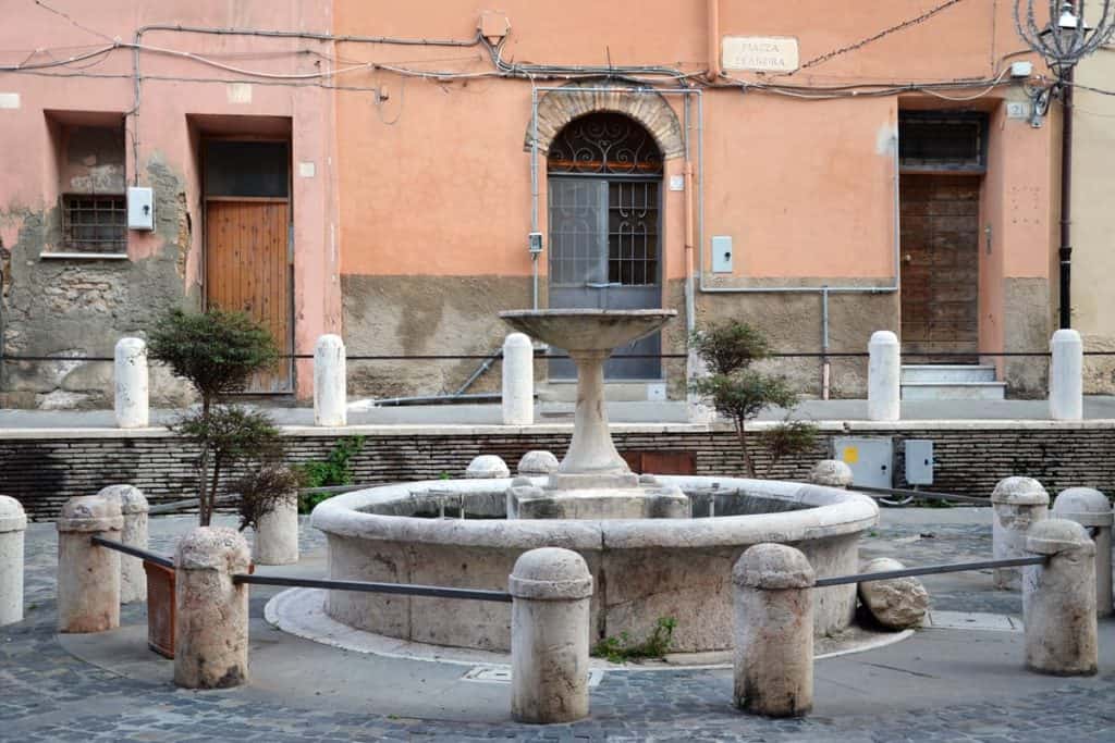 Piazza Leandra Fountain